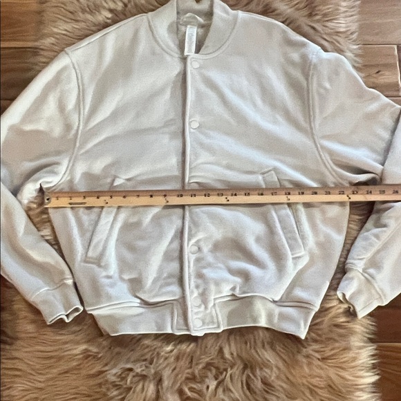 Alo Yoga Renown Varsity Jacket in Bone - Size S - Picture 6 of 13